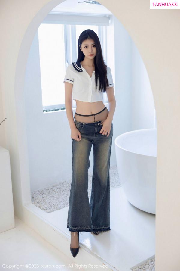 可乐Vicky  [XiuRen]高清写真图 2023.07.05 No.7027 可乐Vicky 黑丝美腿第5张图片